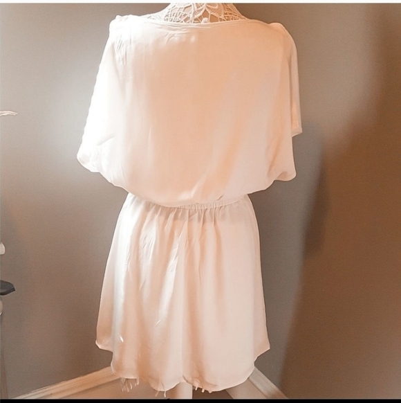 NEW JUSTFAB M Boho Embroidered Flutter Sleeve White and Red Lined Dress - Picture 7 of 11